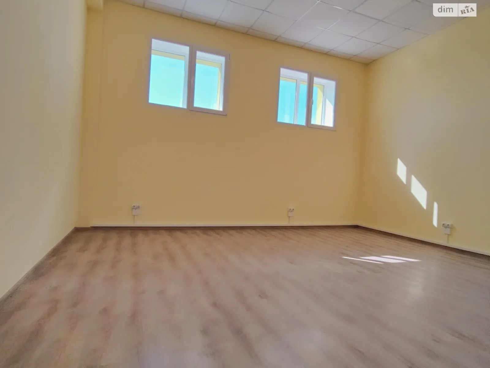 Сдается в аренду офис 63 кв. м в бизнес-центре, цена: 16380 грн - фото 1