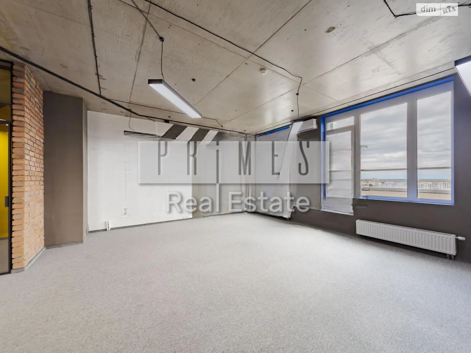 Сдается в аренду офис 167 кв. м в бизнес-центре, цена: 2100 € - фото 1