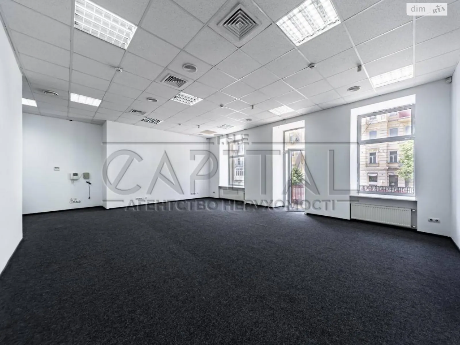 Продается офис 170 кв. м в бизнес-центре, цена: 450000 € - фото 1