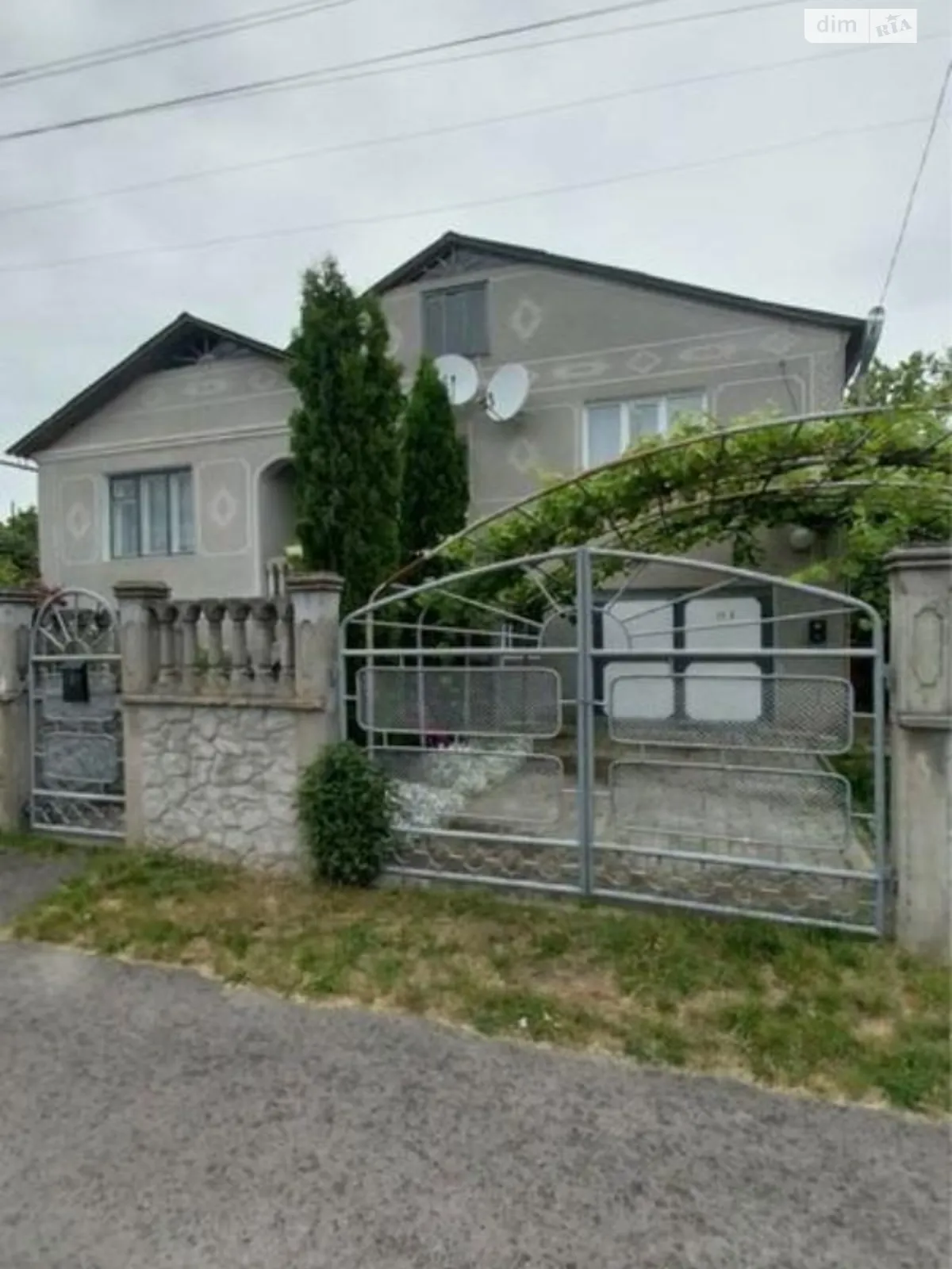 Продается дом на 3 этажа 183 кв. м с участком, цена: 55000 $ - фото 1