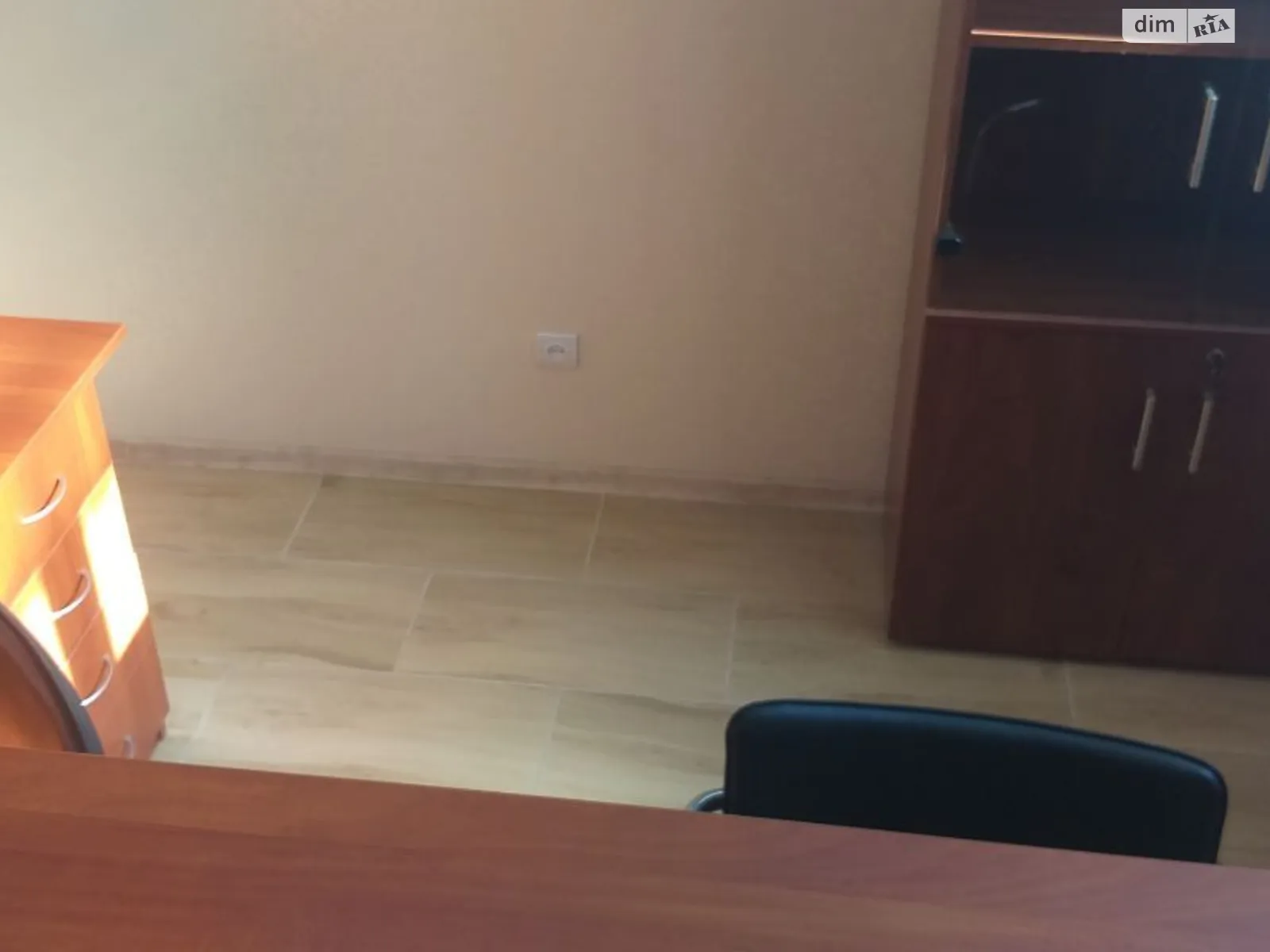 Продается офис 50 кв. м в бизнес-центре, цена: 70000 $ - фото 1