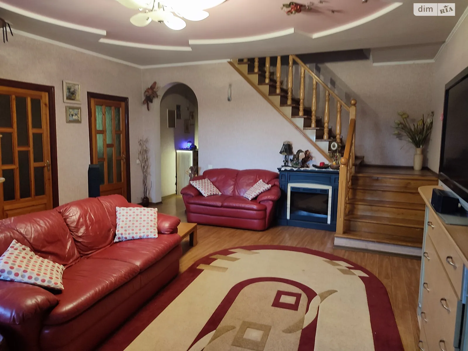 Продается дом на 2 этажа 238 кв. м с гаражом, цена: 140000 $ - фото 1