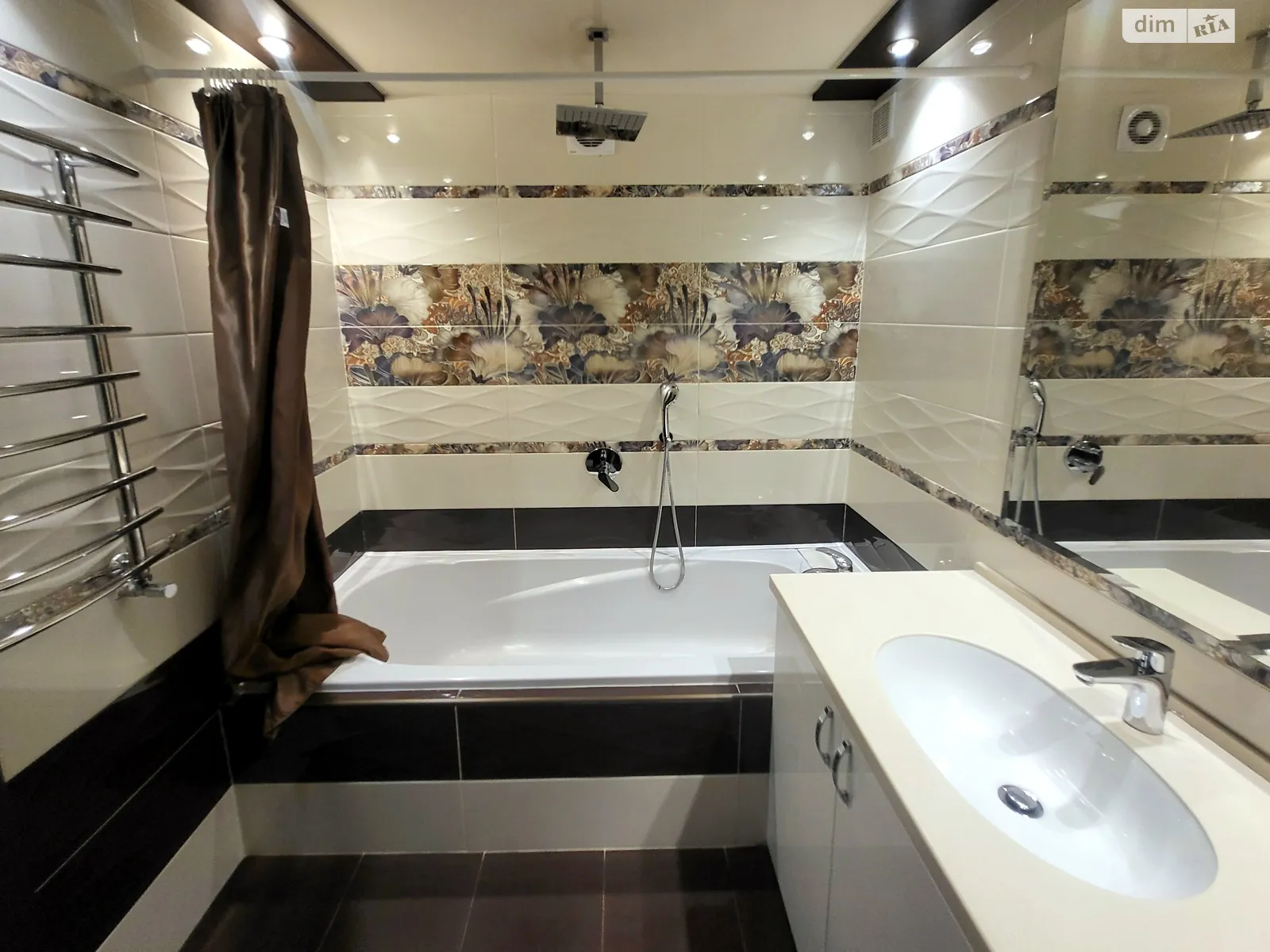 Продается 3-комнатная квартира 95 кв. м в Виннице, ул. Гетмана Мазепы(Чехова), 8А - фото 1