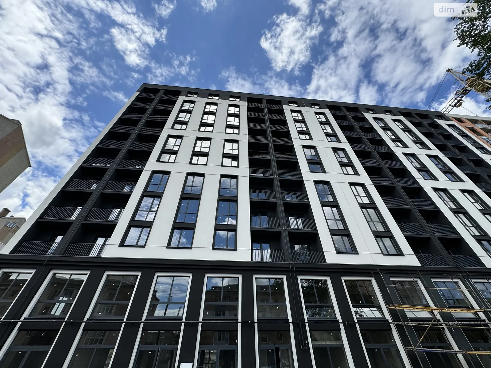 Продается 1-комнатная квартира 40.7 кв. м в Ивано-Франковске, ул. Ленкавского, 2А - фото 1