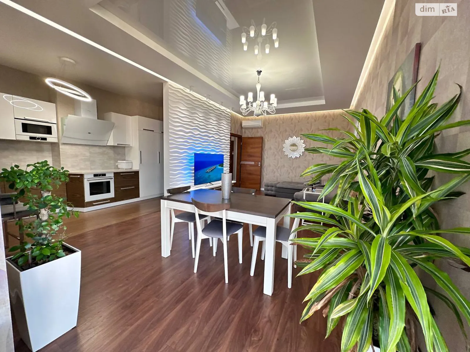 Продается 3-комнатная квартира 100 кв. м в Одессе, бул. Французский - фото 1