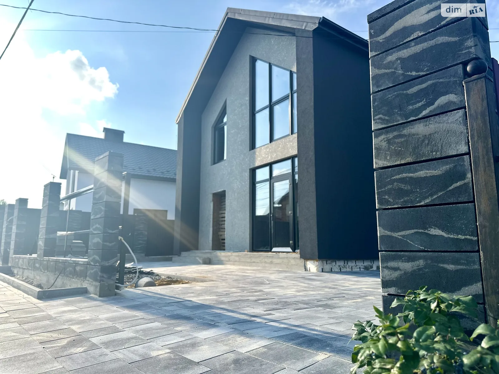 Продается дом на 2 этажа 140 кв. м с участком, цена: 135000 $ - фото 1