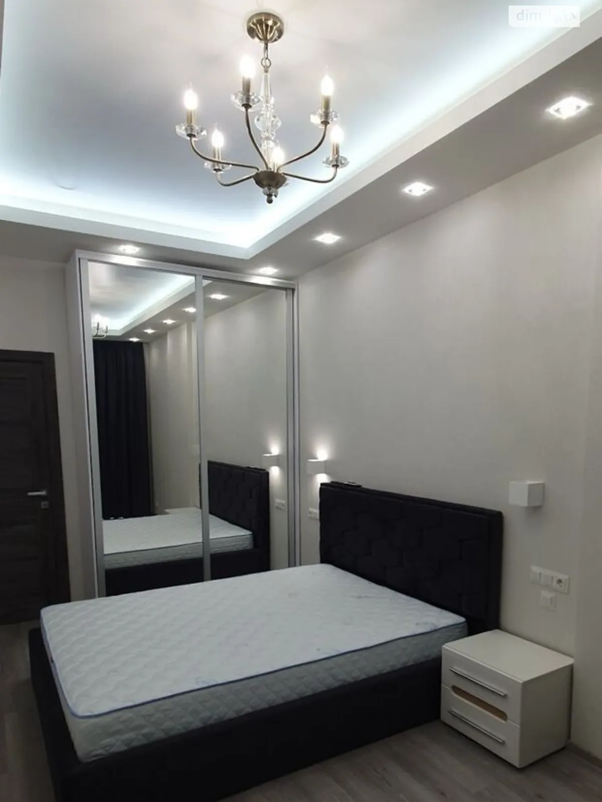 Продается 1-комнатная квартира 46.9 кв. м в Днепре, бул. Звездный, 1М - фото 1