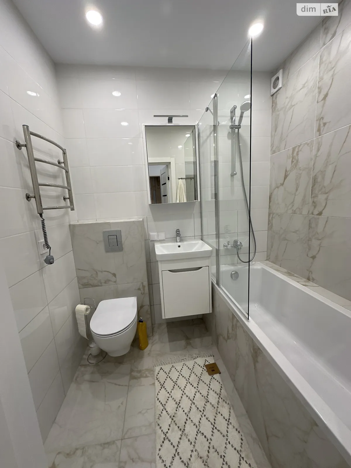 Продається 1-кімнатна квартира 35 кв. м у Гостомелі, вул. Остромирська, 49В - фото 1