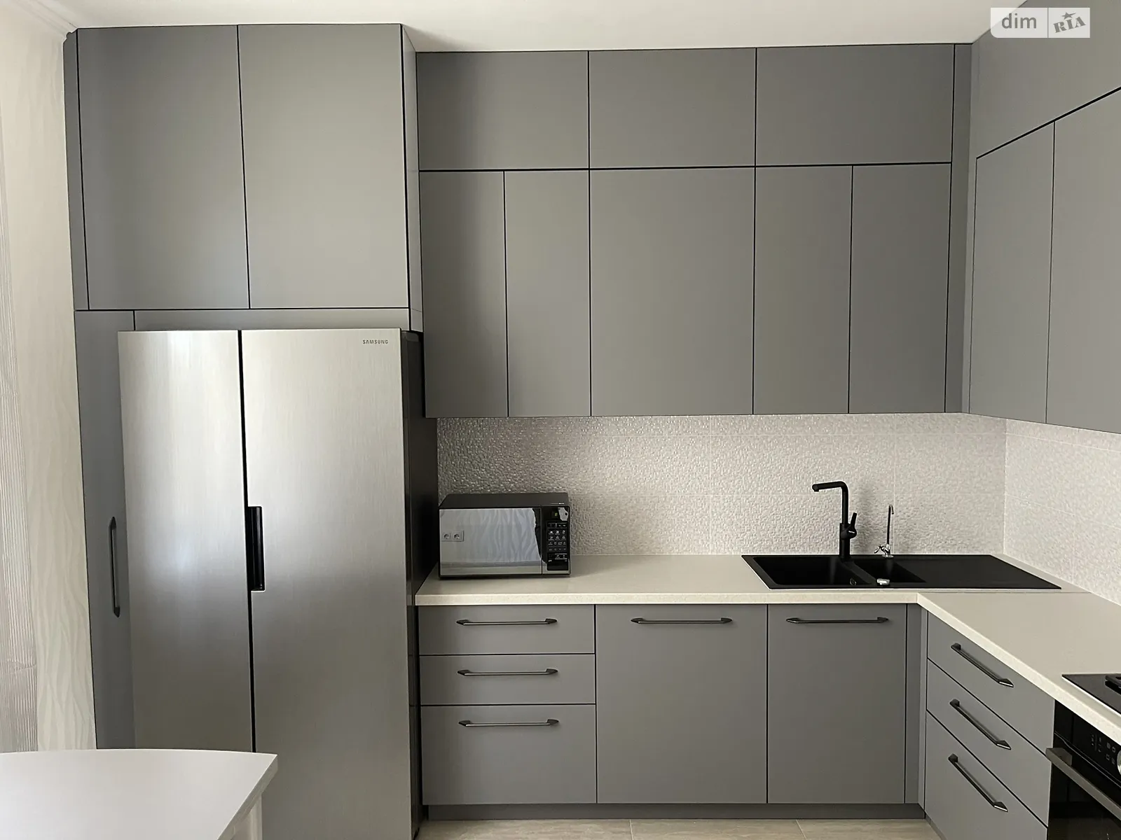 Продается дом на 3 этажа 254 кв. м с террасой, цена: 330000 $ - фото 1