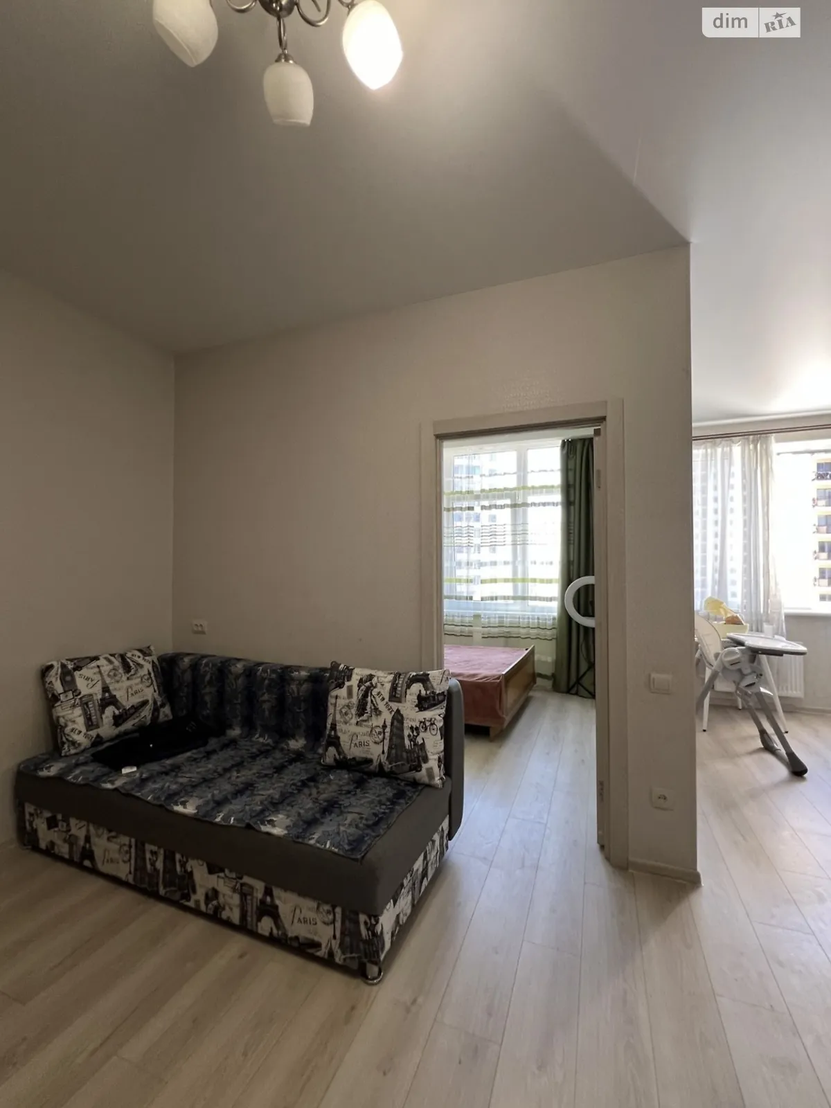 Продается 1-комнатная квартира 38 кв. м в Одессе, ул. Жемчужная, 6 - фото 1