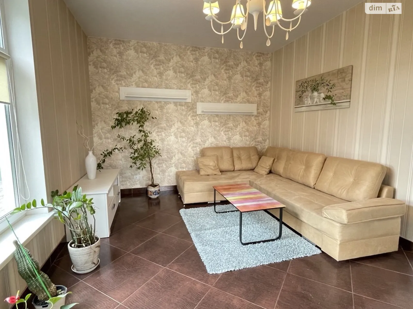 Продается дом на 3 этажа 155 кв. м с бассейном, цена: 123000 $ - фото 1