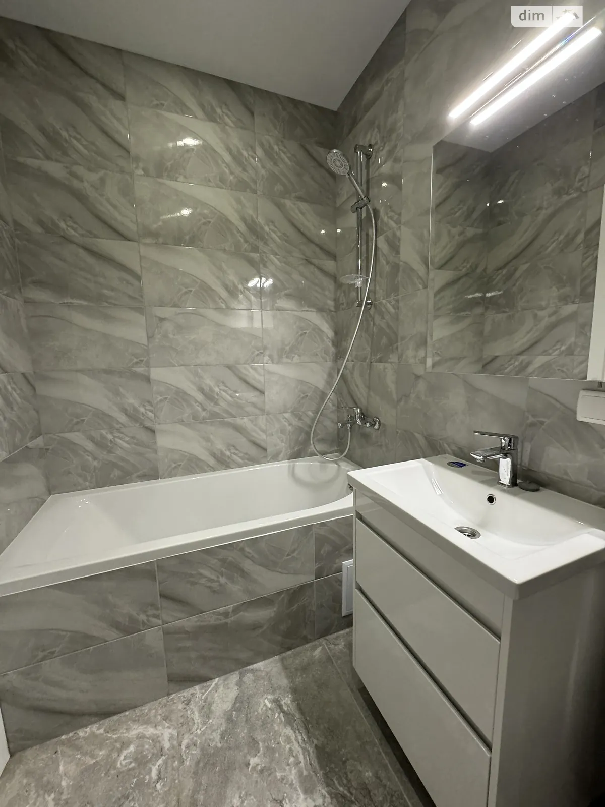 Продается 1-комнатная квартира 32 кв. м в Гостомеле, ул. Молодежная - фото 1