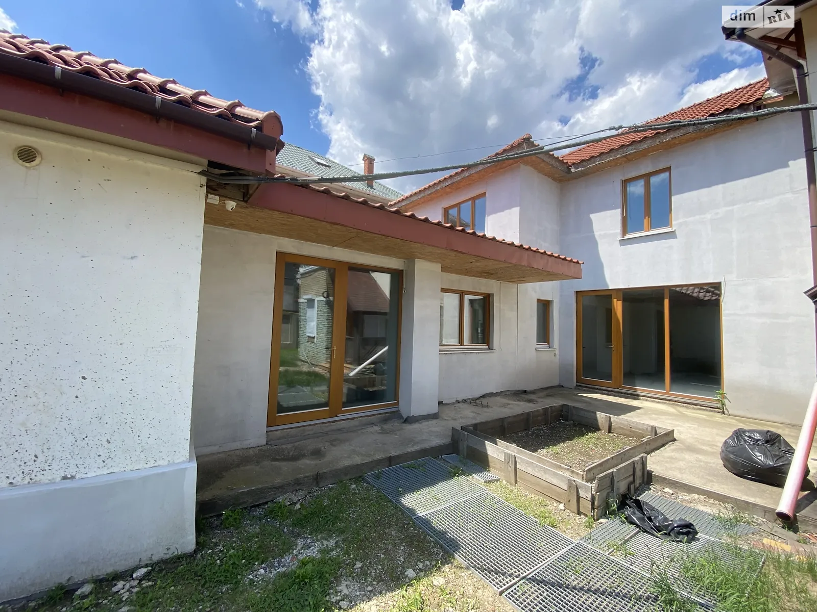 Продается дом на 2 этажа 280 кв. м с подвалом, цена: 140000 $ - фото 1