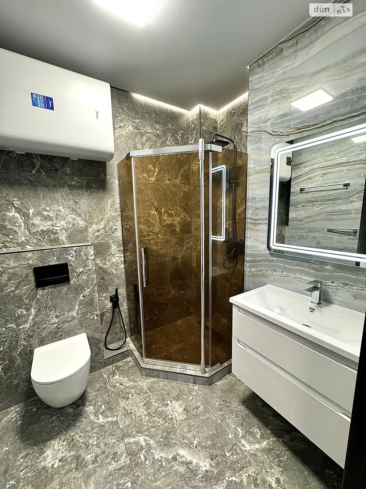 Продається 1-кімнатна квартира 43 кв. м у Броварах, вул. Київська, 235 - фото 1