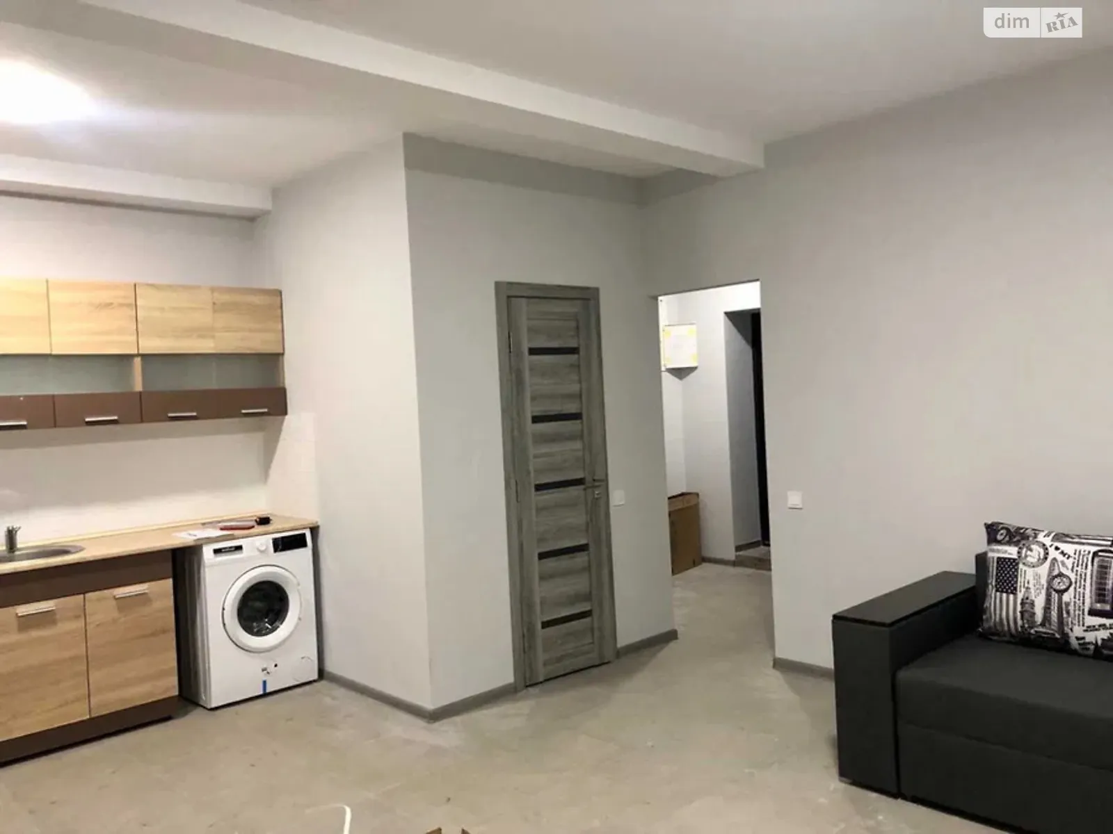 Продается 1-комнатная квартира 38 кв. м в Днепре, ул. Караваева, 37 - фото 1