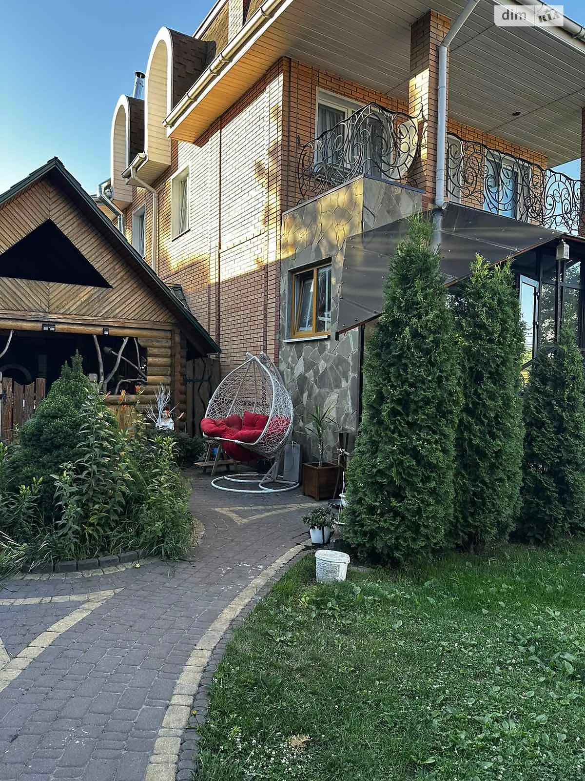 Продается дом на 3 этажа 224.6 кв. м с баней/сауной, цена: 249000 $ - фото 1
