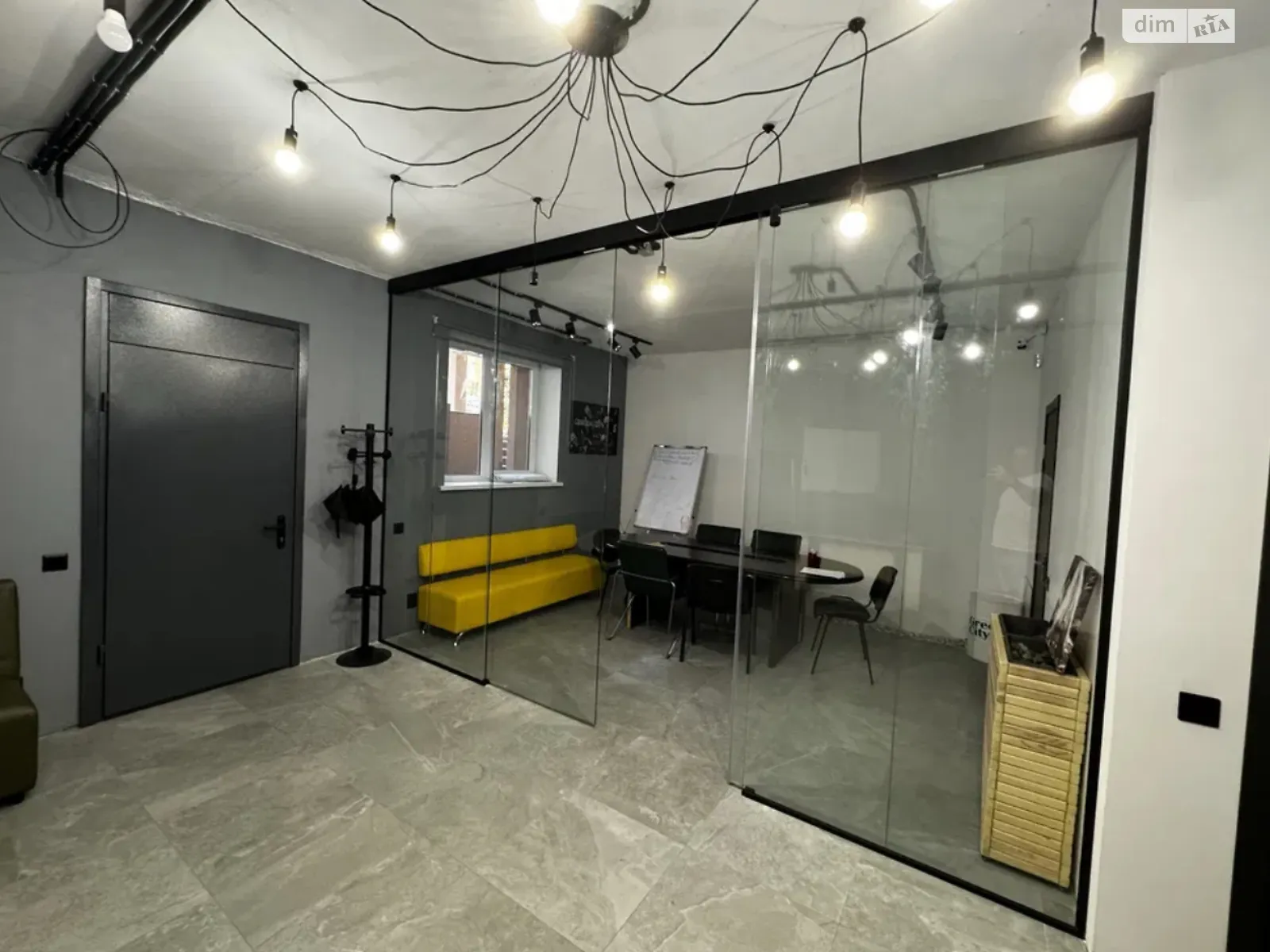 Продається офіс 56 кв. м в бізнес-центрі, цена: 54000 $ - фото 1