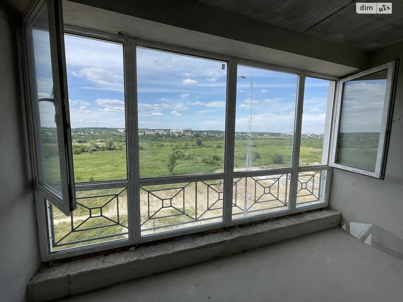 Продается 2-комнатная квартира 60 кв. м в Ирпене, ул. Николая Сингаевского(Новооскольская), 15 - фото 1