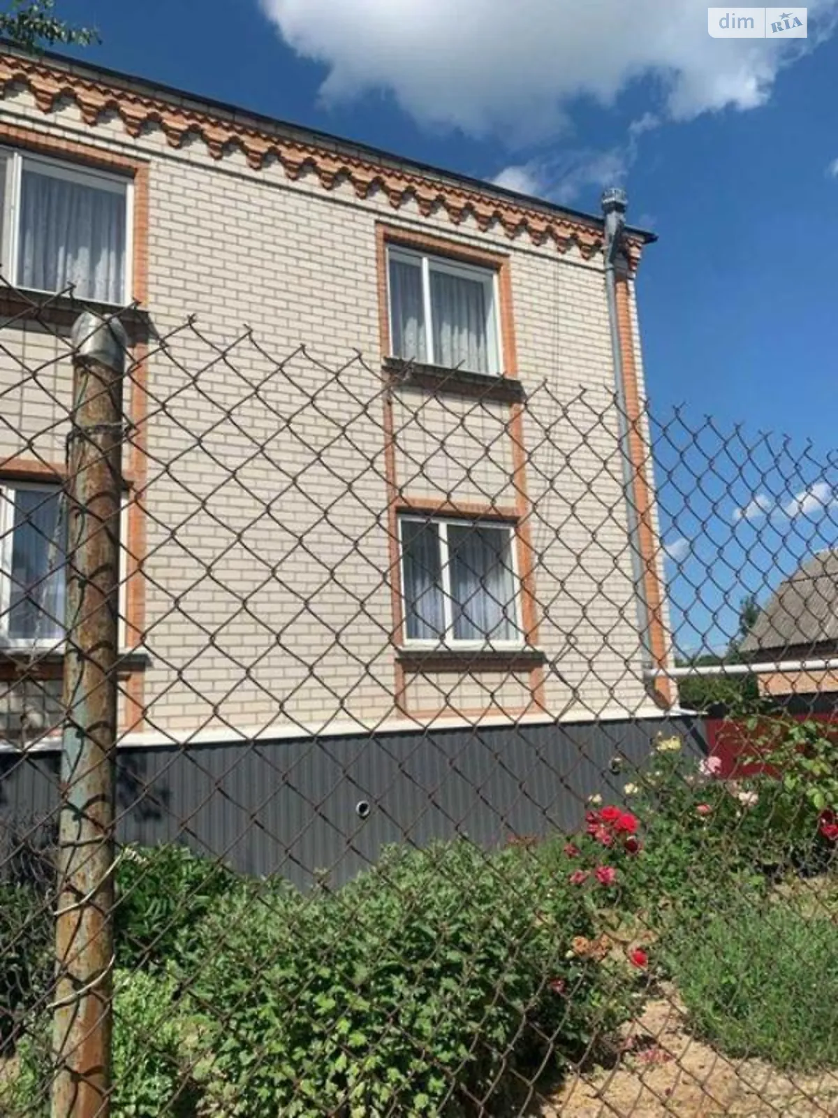 Продается дом на 2 этажа 180 кв. м с бассейном, цена: 100000 $ - фото 1