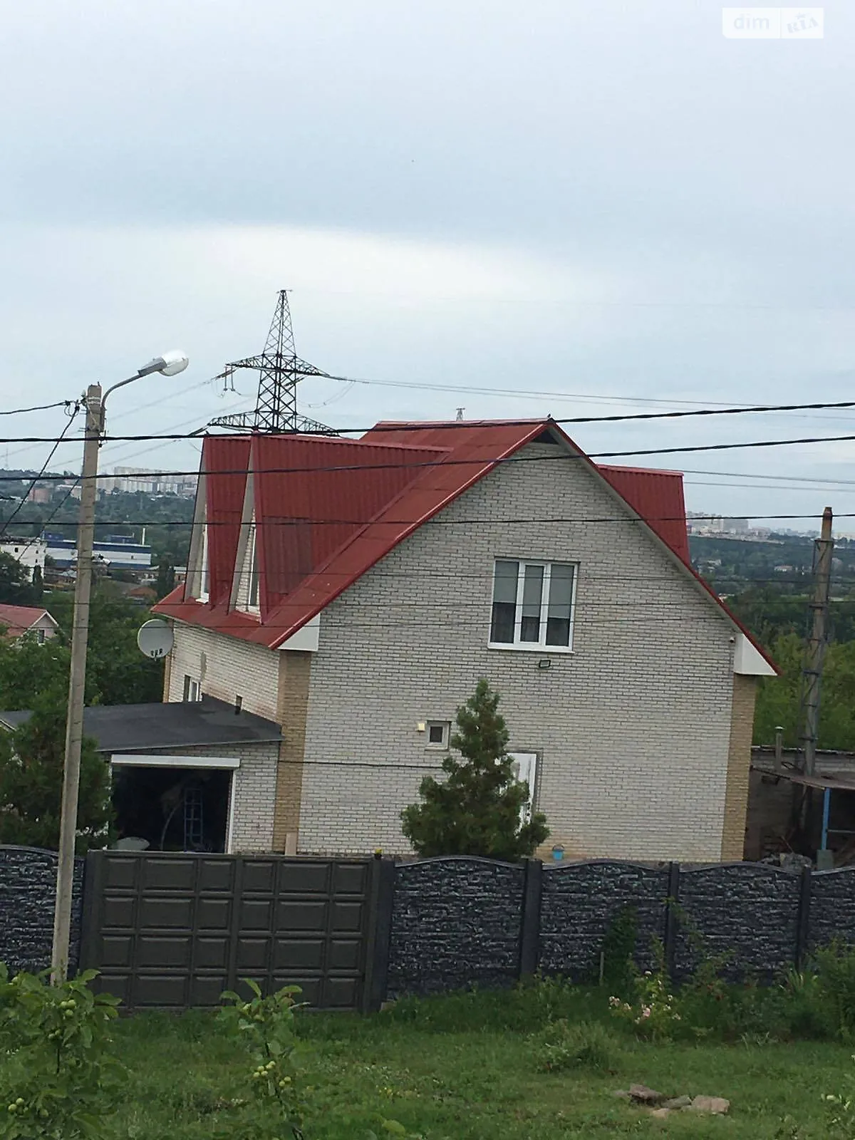 Продается дом на 2 этажа 142 кв. м с бассейном, цена: 140000 $ - фото 1