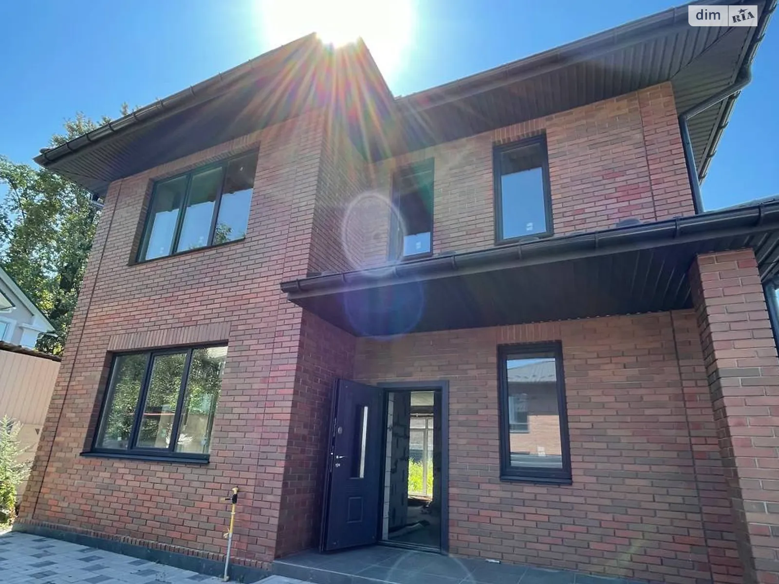 Продается дом на 2 этажа 130 кв. м с террасой, цена: 150000 $ - фото 1