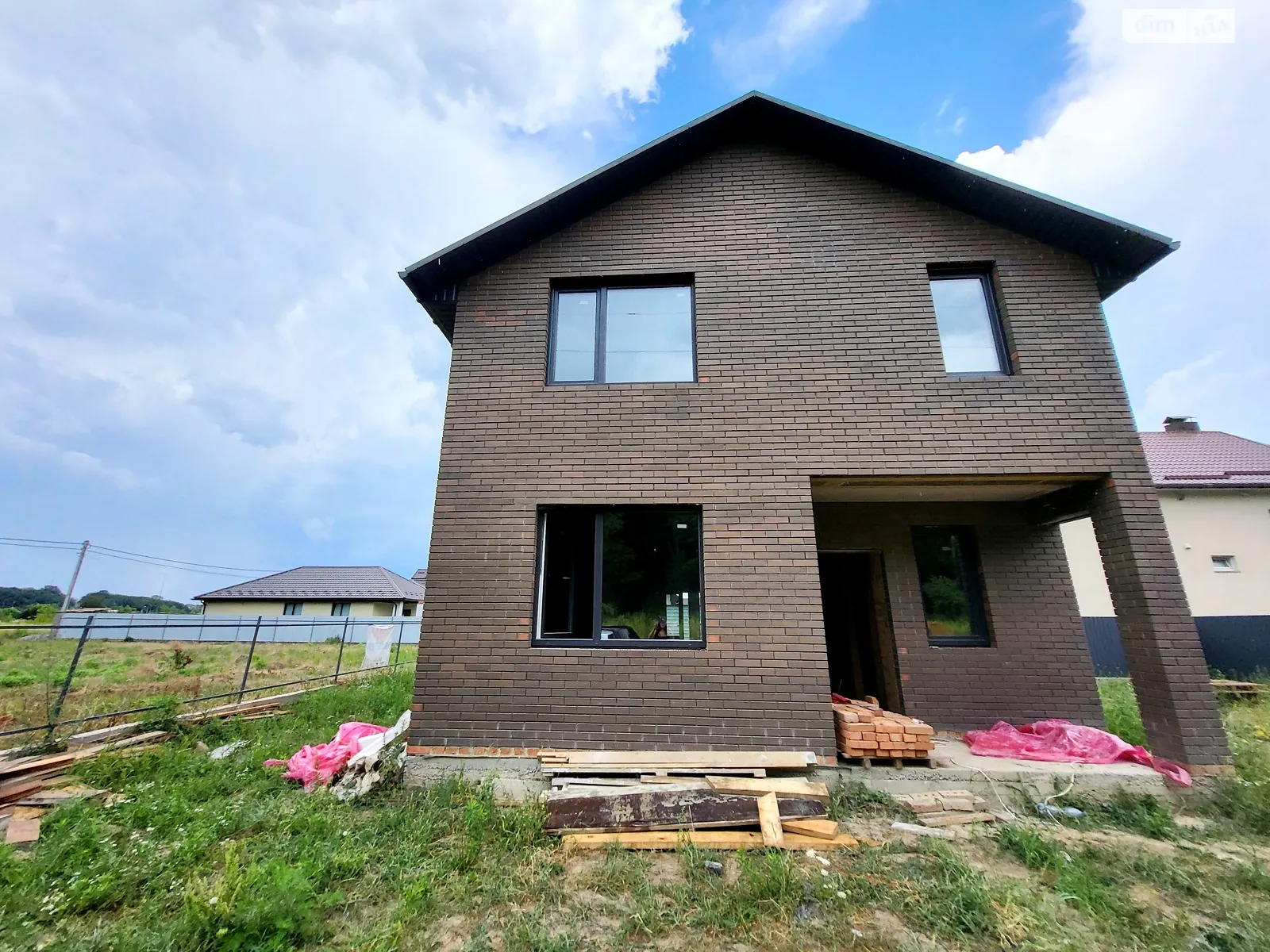 Продается дом на 2 этажа 120 кв. м с гаражом, цена: 82000 $ - фото 1