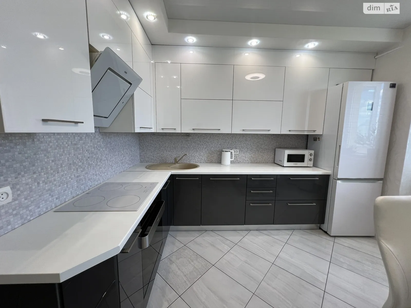 Продается 2-комнатная квартира 55.7 кв. м в Буче, ул. Бориса Гмыри, 9 - фото 1