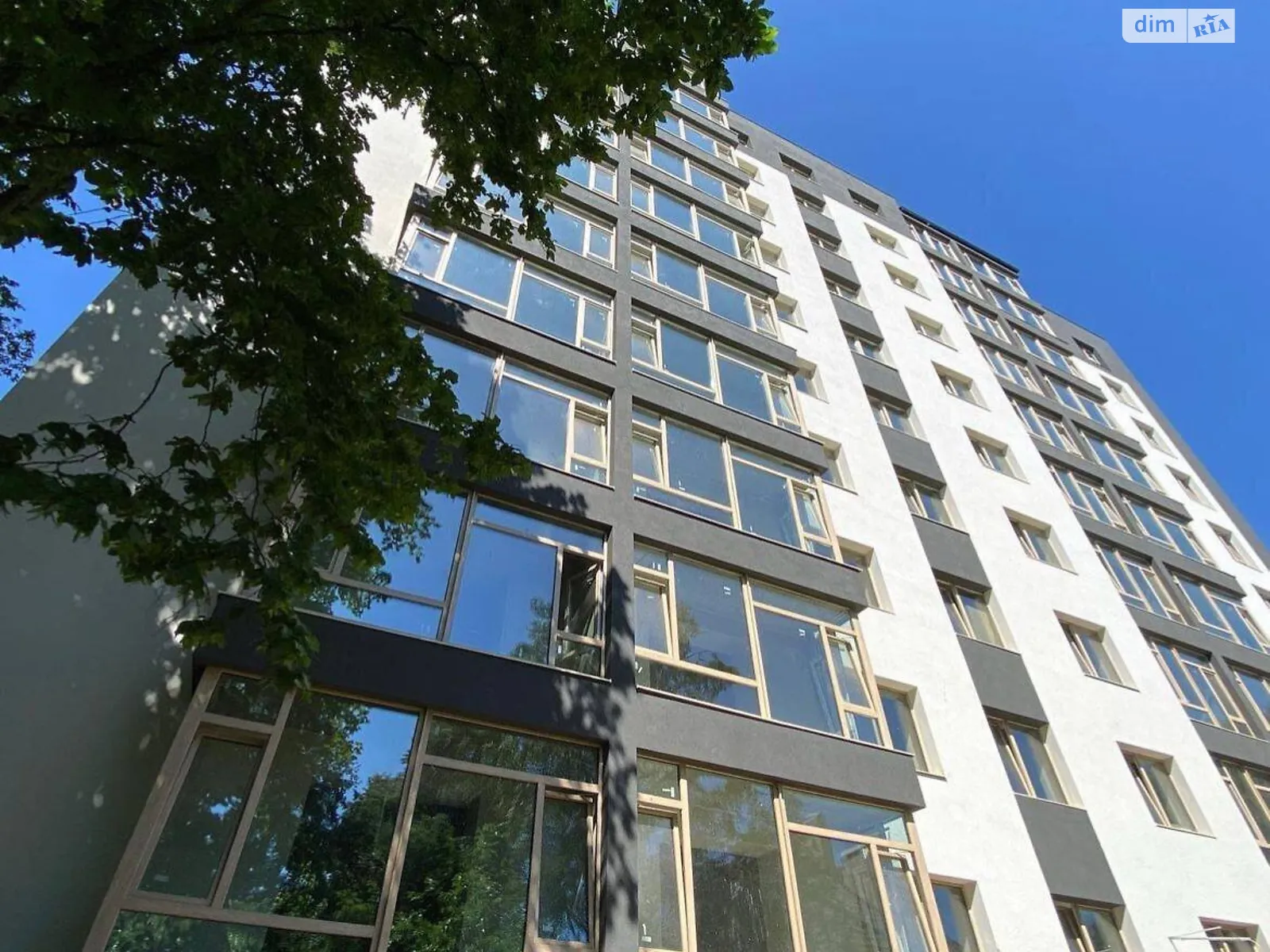 Продается 1-комнатная квартира 43.3 кв. м в Ивано-Франковске, ул. Волошина Августина, 2 - фото 1