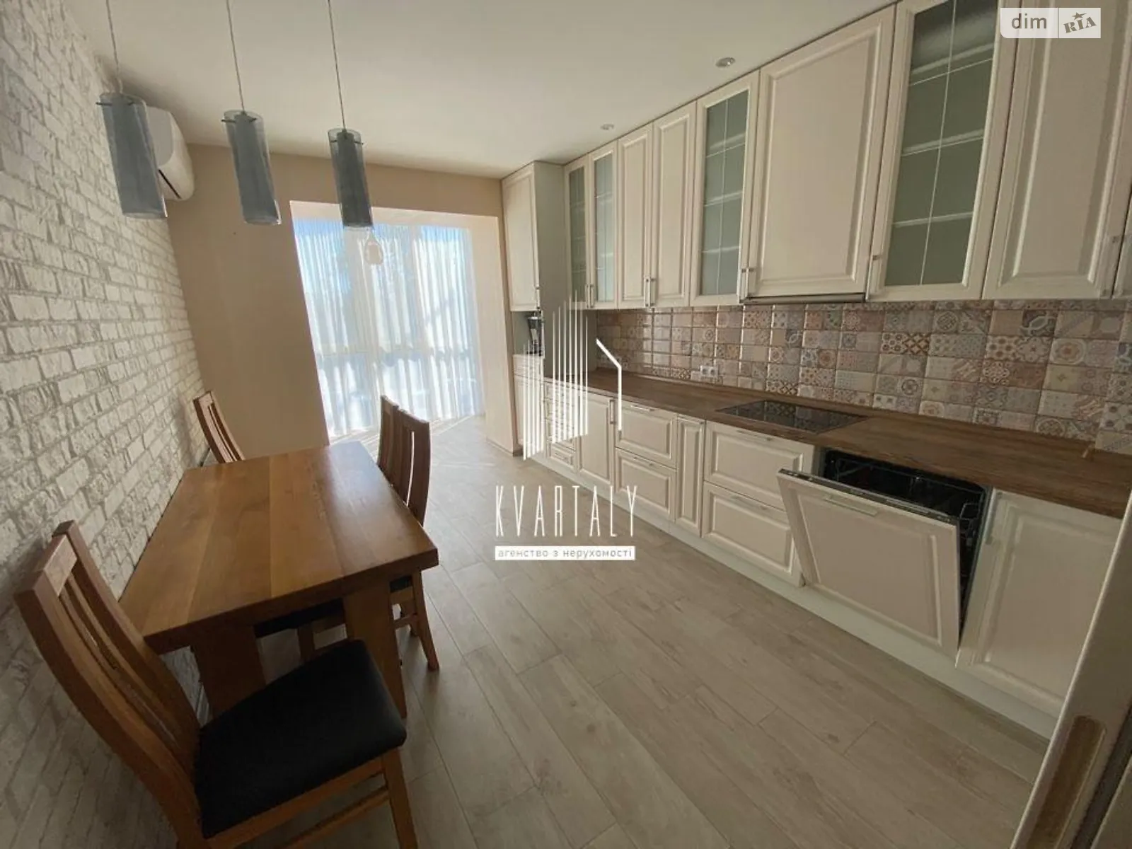 Продается 2-комнатная квартира 77 кв. м в Киеве, ул. Бориспольская, 23А - фото 1