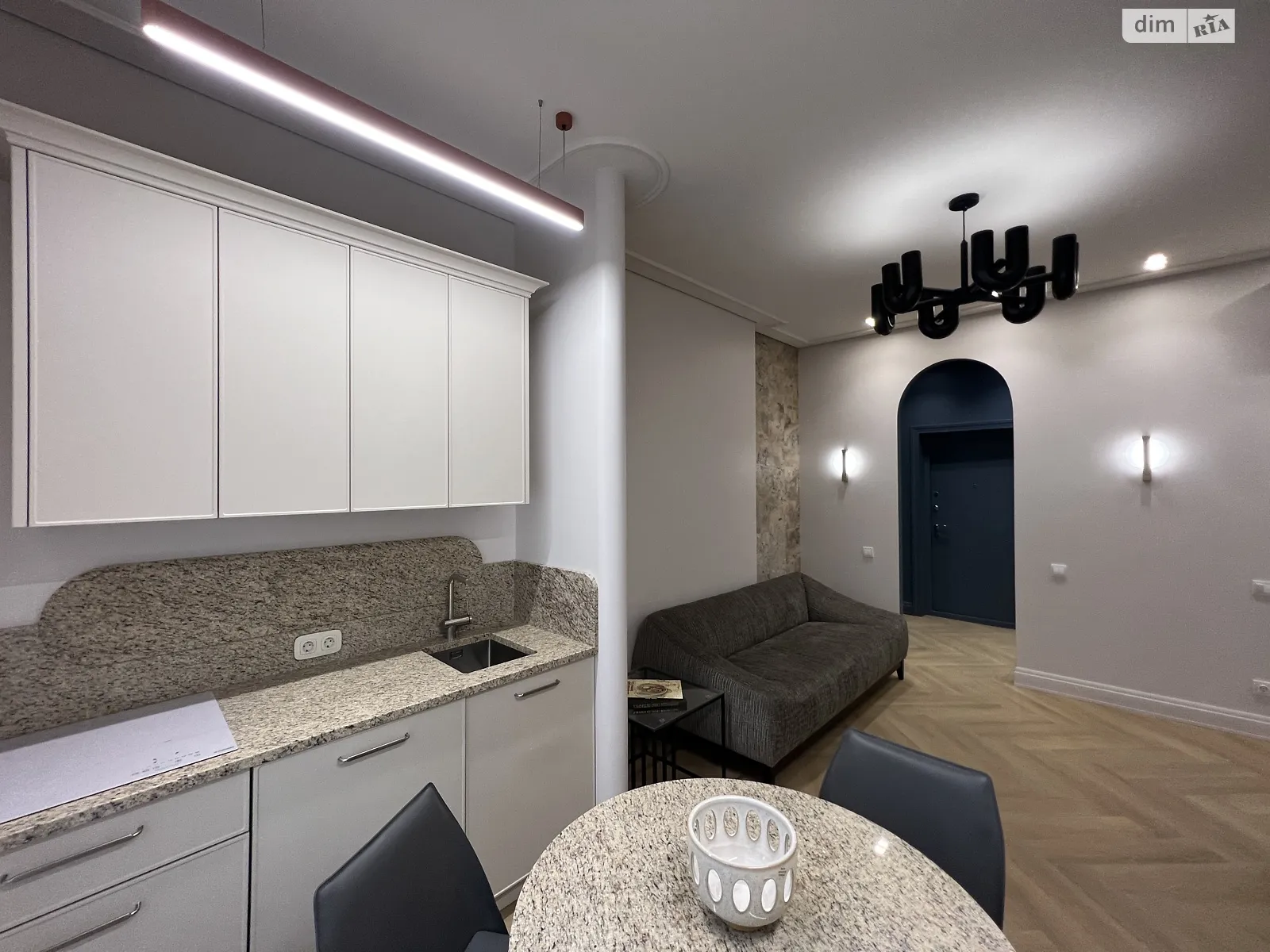 Продается 2-комнатная квартира 62 кв. м в Одессе, пер. Курортный, 1 - фото 1