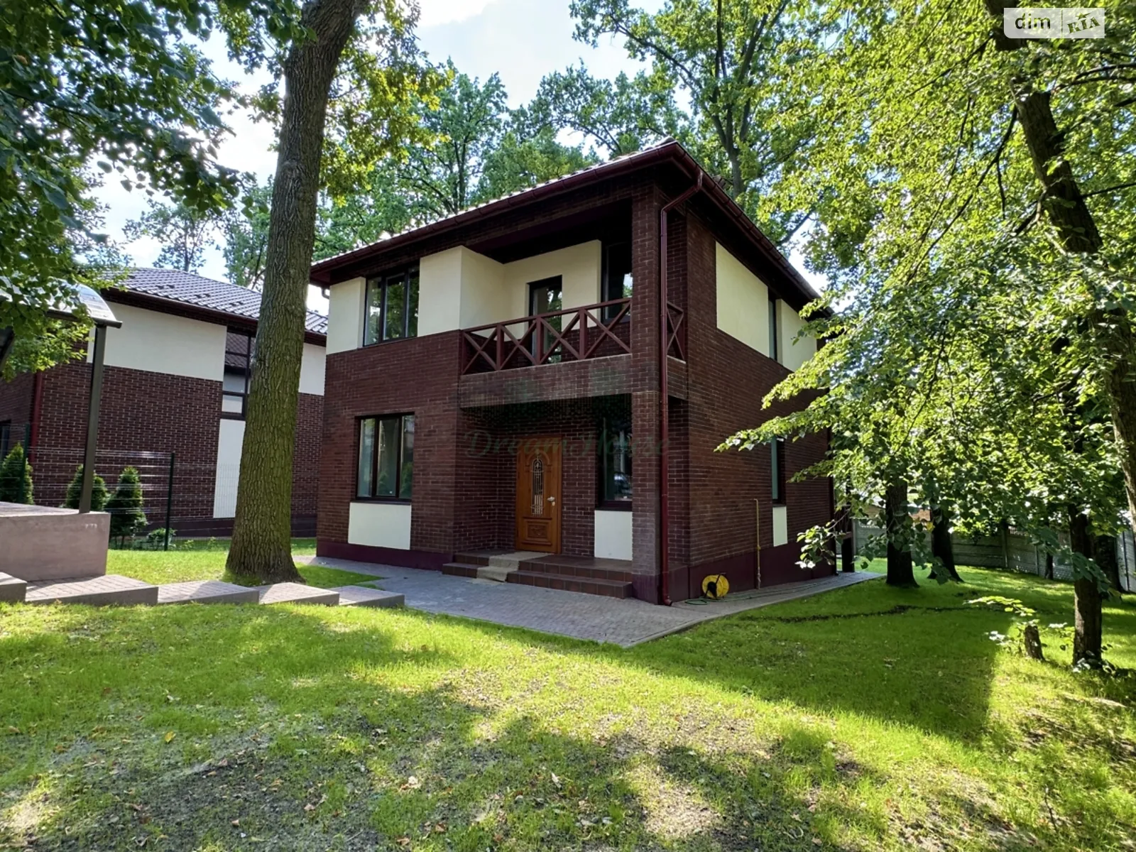 Продается дом на 2 этажа 135.2 кв. м с верандой, цена: 198000 $ - фото 1