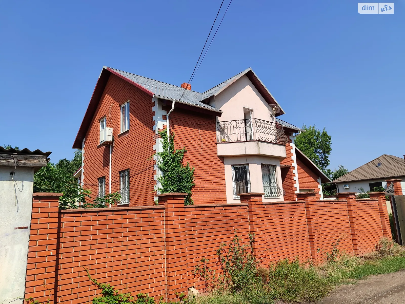 Продается дом на 2 этажа 137 кв. м с гаражом, цена: 73000 $ - фото 1