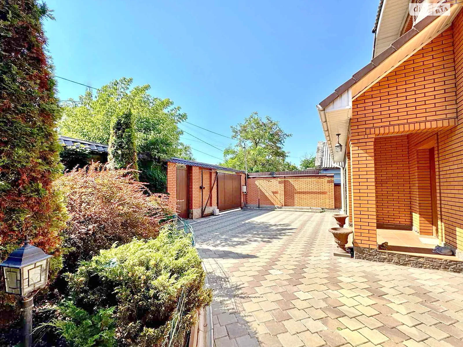 Продается дом на 2 этажа 193.6 кв. м с подвалом, цена: 265000 $ - фото 1