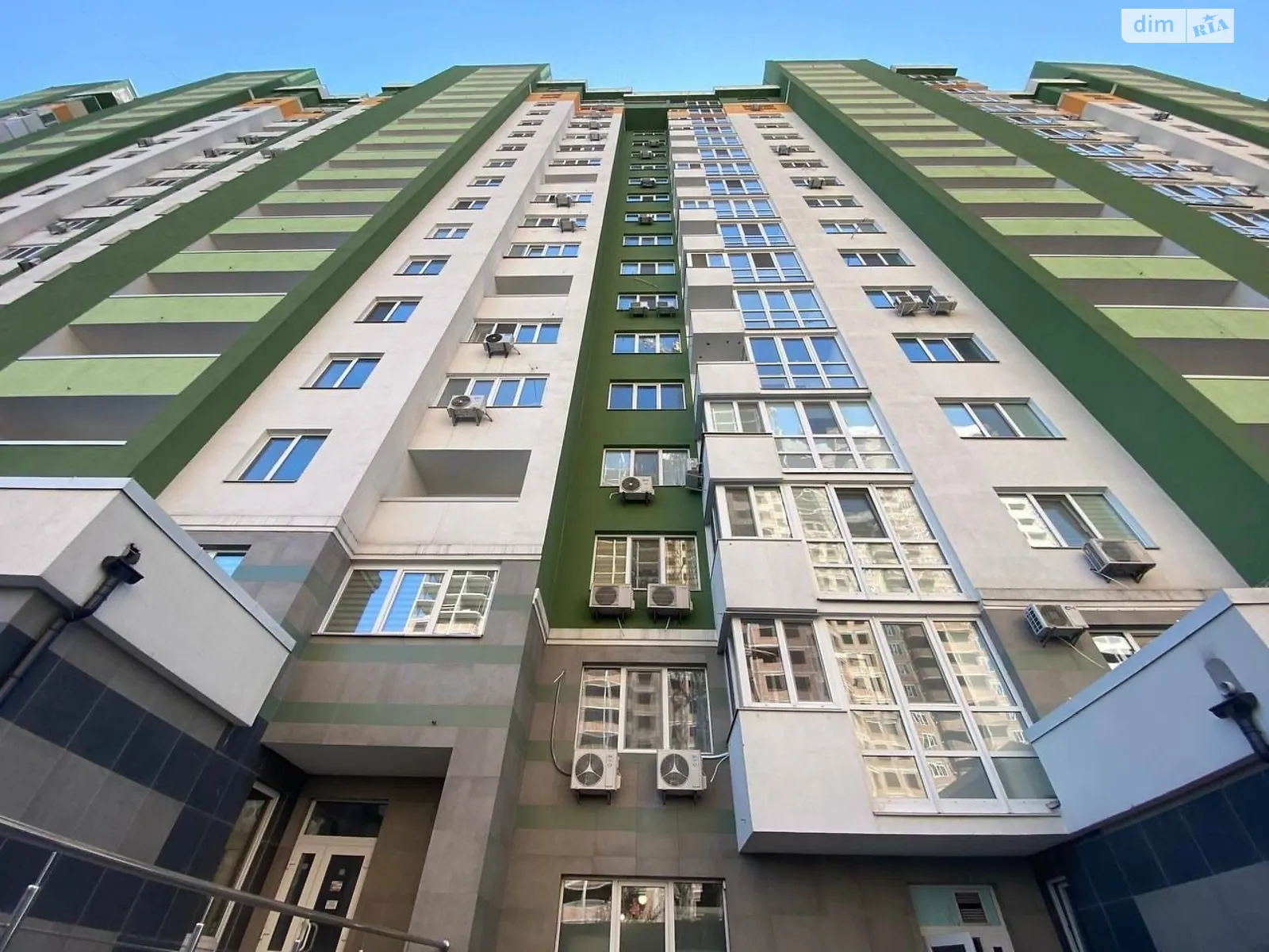 Продается 3-комнатная квартира 102 кв. м в Киеве - фото 1