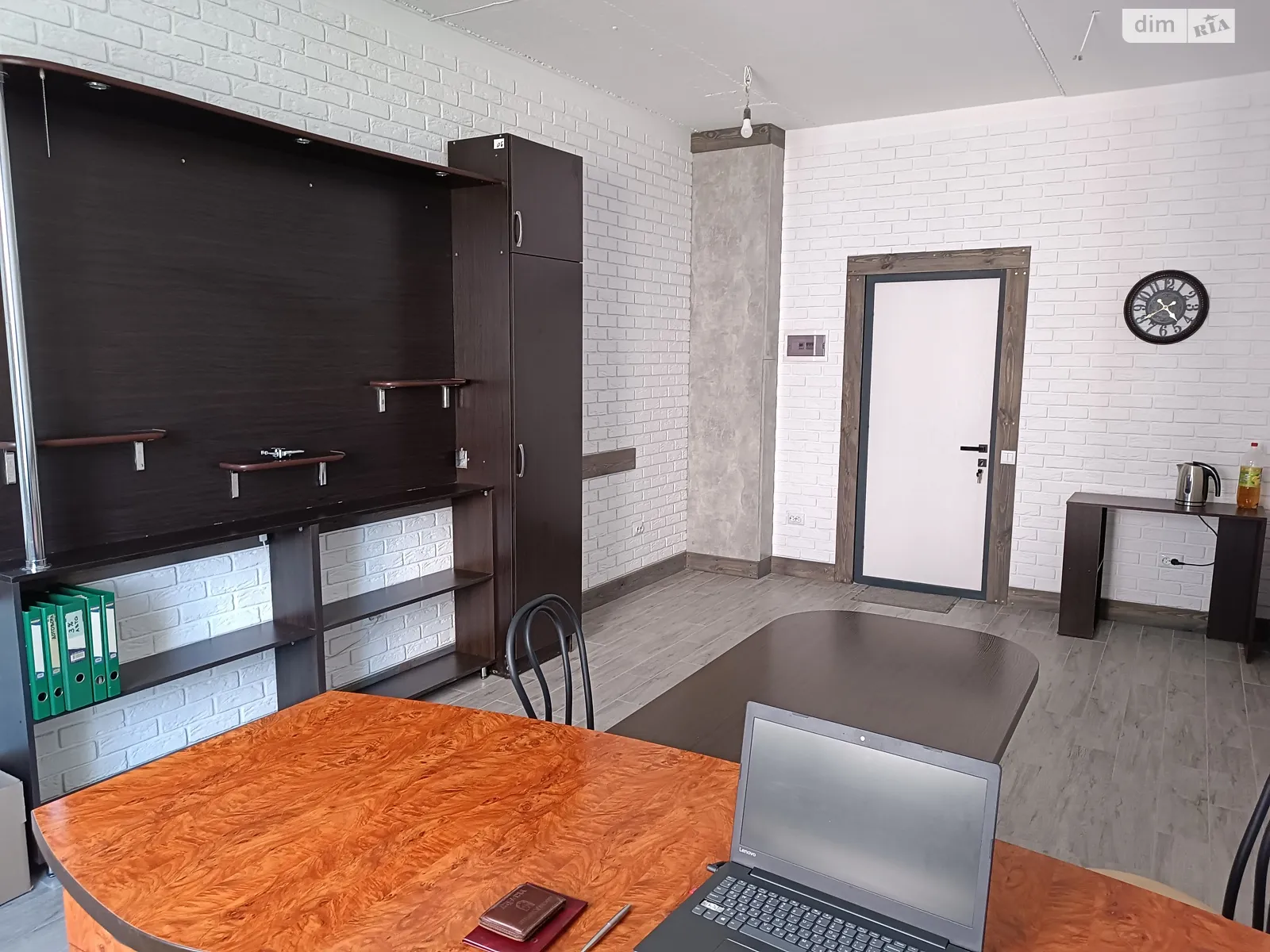 Продается офис 22.1 кв. м в бизнес-центре, цена: 26520 $ - фото 1