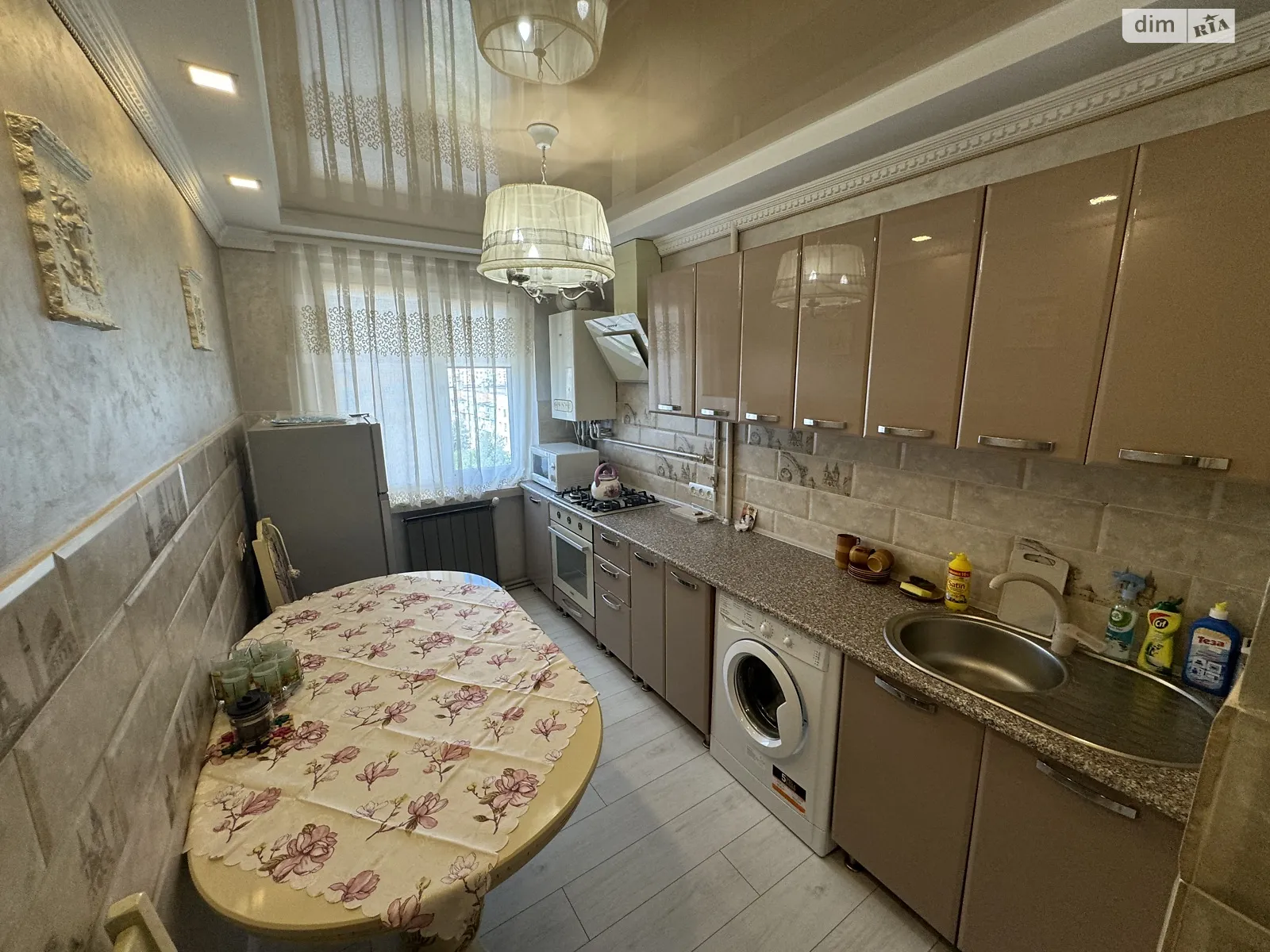 Продается 3-комнатная квартира 70 кв. м в Мукачеве, ул. Росвиговская, 26 - фото 1