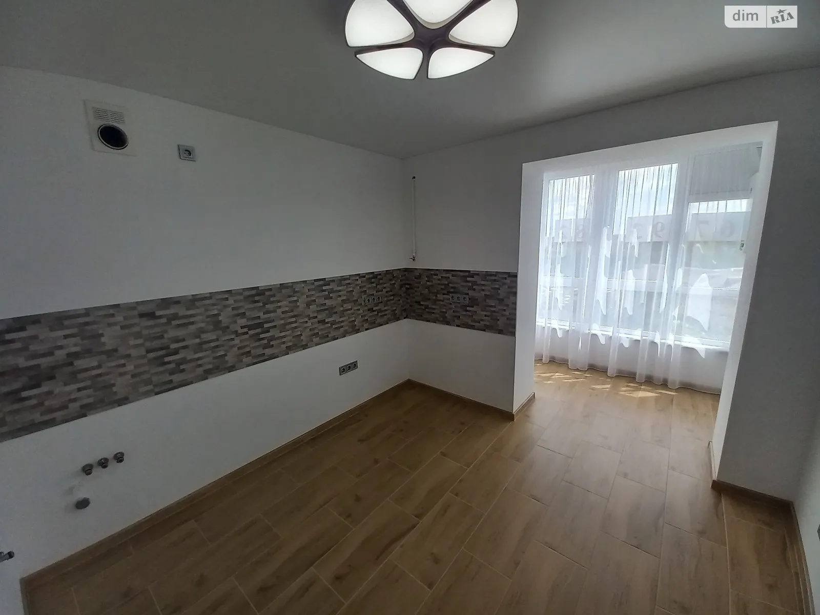 Продается 1-комнатная квартира 38 кв. м в Ивано-Франковске, ул. Павла Полуботка - фото 1