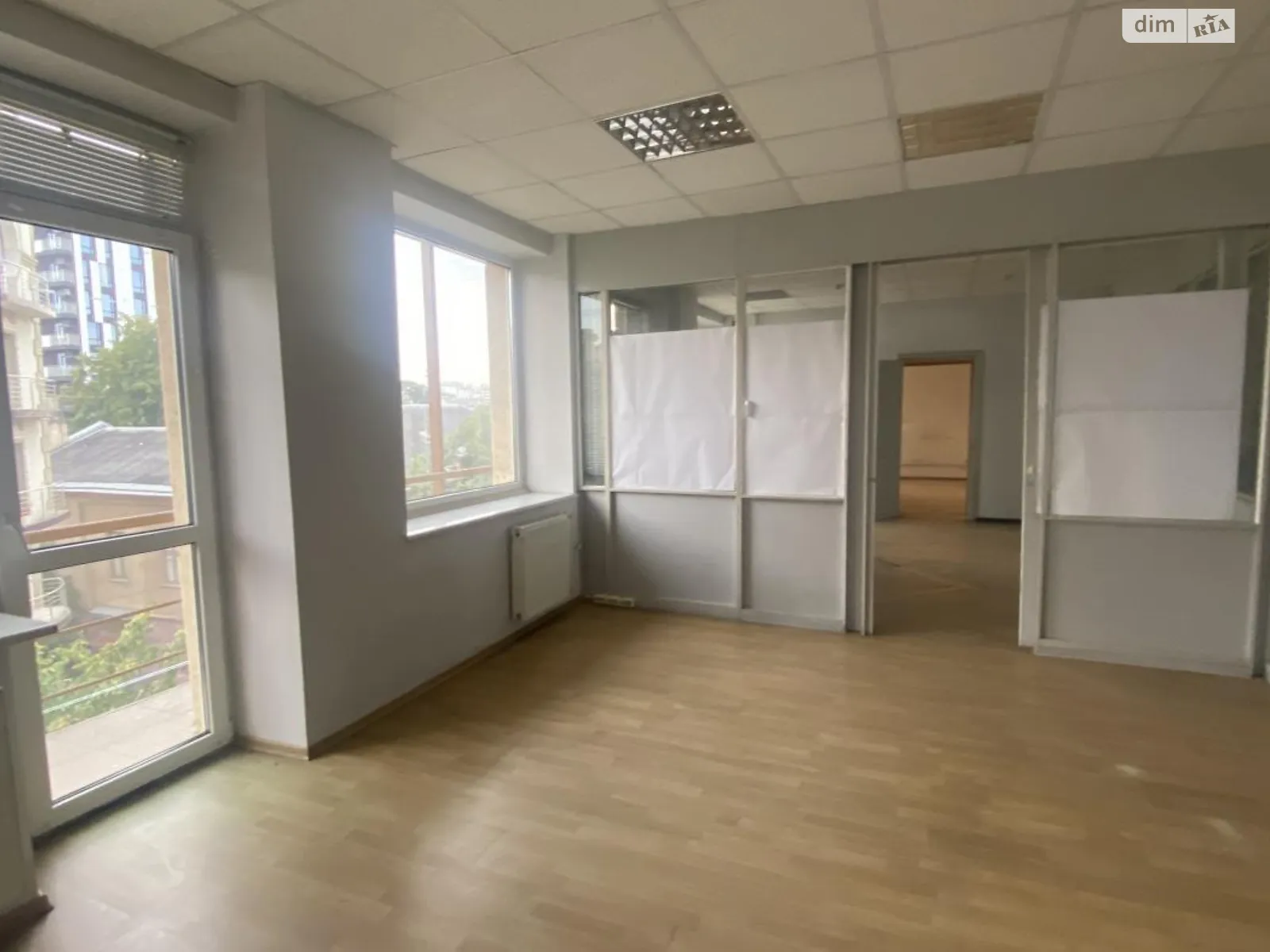 Сдается в аренду офис 156 кв. м в бизнес-центре, цена: 36000 грн - фото 1