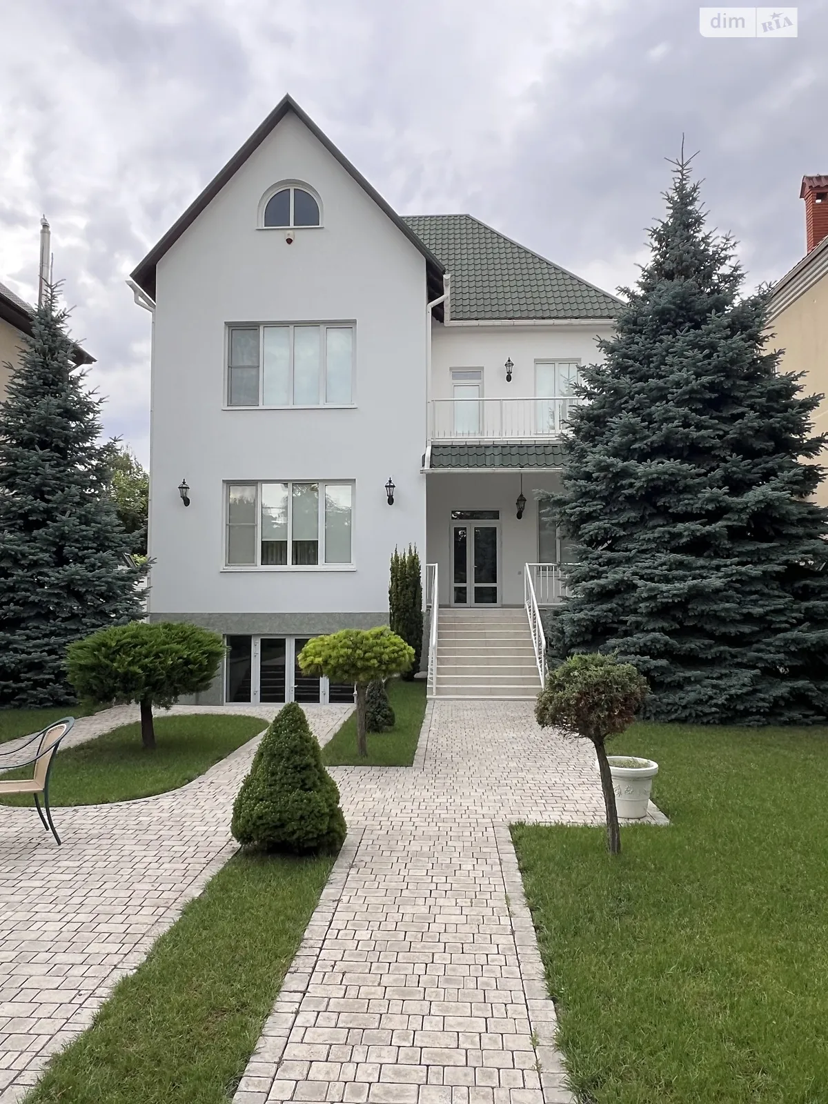 Продается дом на 3 этажа 250 кв. м с мансардой, цена: 600000 $ - фото 1