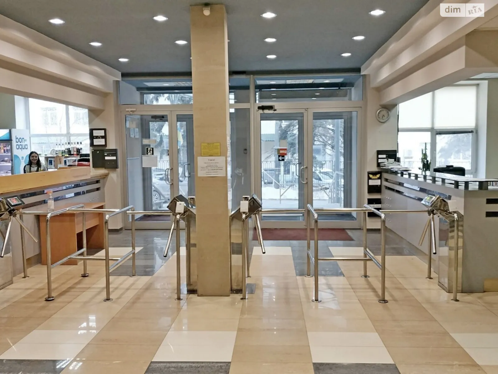 Здається в оренду офіс 22.2 кв. м в бізнес-центрі, цена: 9640 грн - фото 1