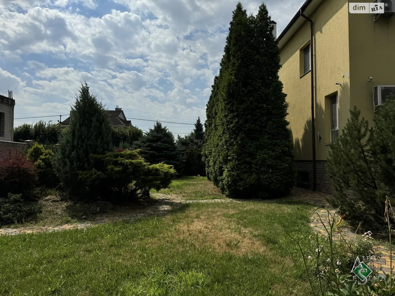 Продается дом на 2 этажа 560 кв. м с баней/сауной, цена: 320000 $ - фото 1