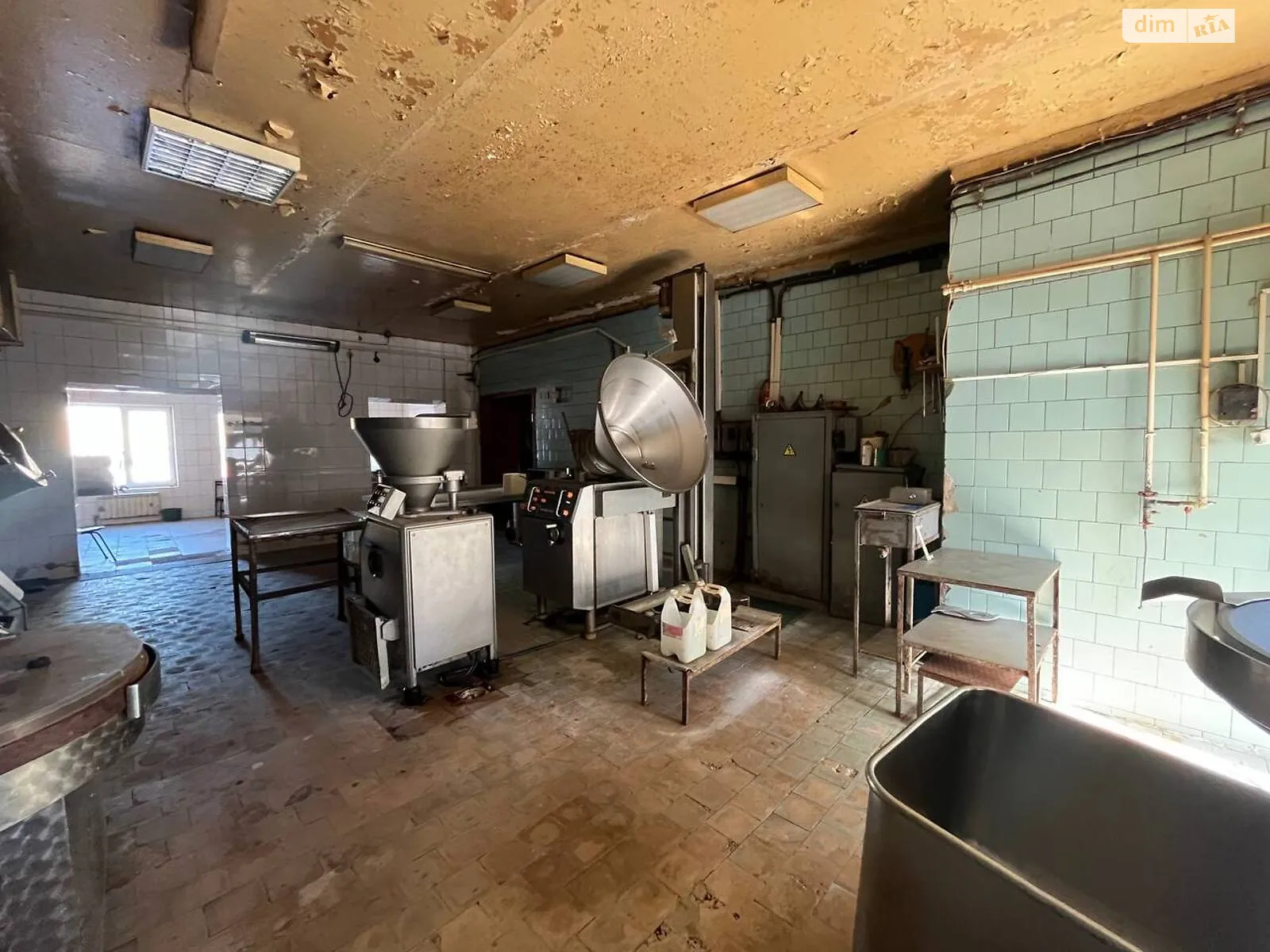 Продается объект сферы услуг 800 кв. м в 3-этажном здании, цена: 250000 $ - фото 1