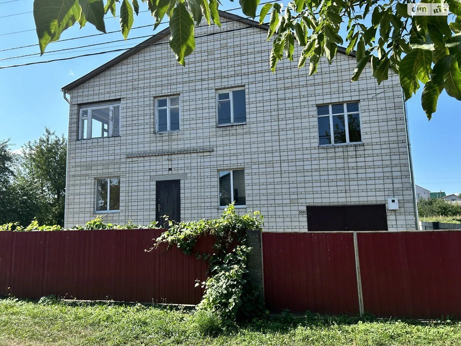 Продается дом на 2 этажа 235 кв. м с подвалом, цена: 85000 $ - фото 1