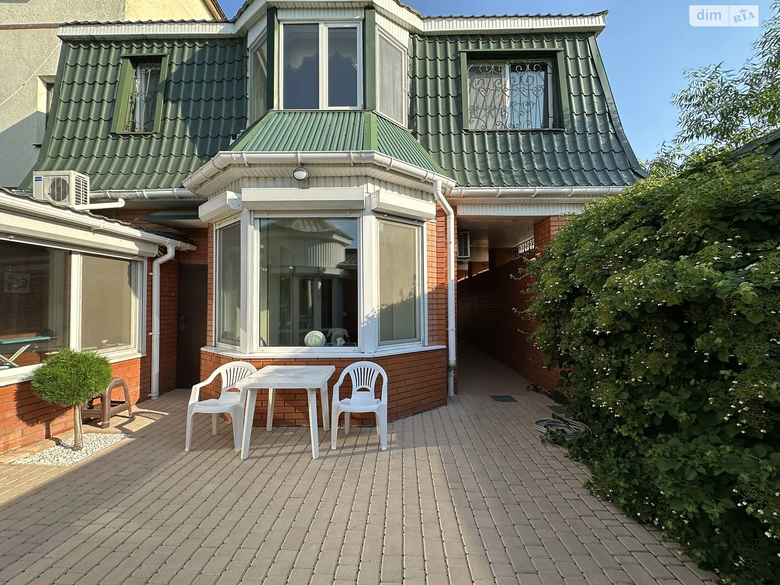Продается дом на 2 этажа 190 кв. м с садом, цена: 190000 $ - фото 1