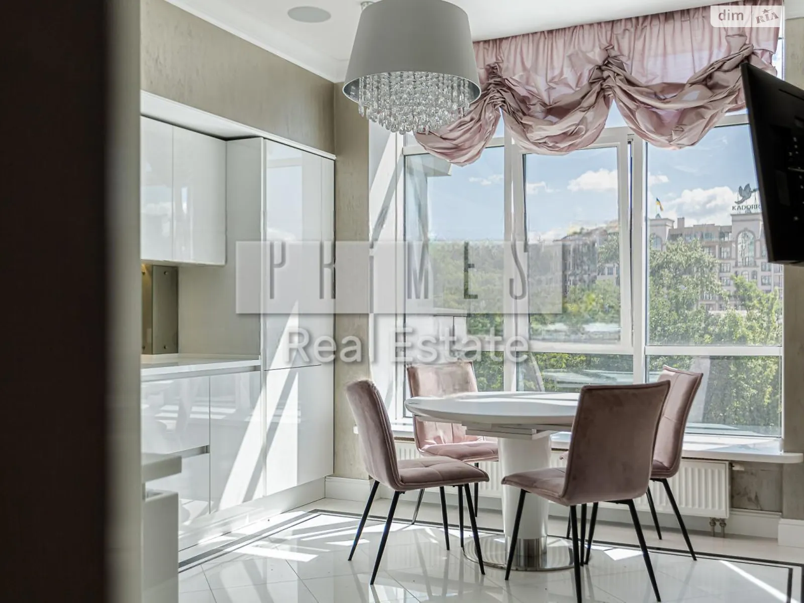 Сдается в аренду 3-комнатная квартира 130 кв. м в Киеве, цена: 2000 $ - фото 1
