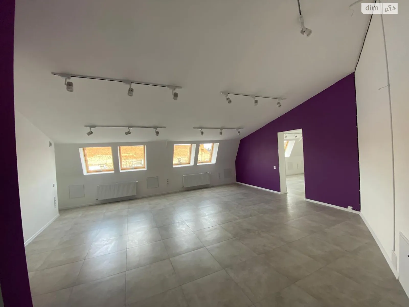Сдается в аренду офис 230 кв. м в бизнес-центре, цена: 3450 $ - фото 1