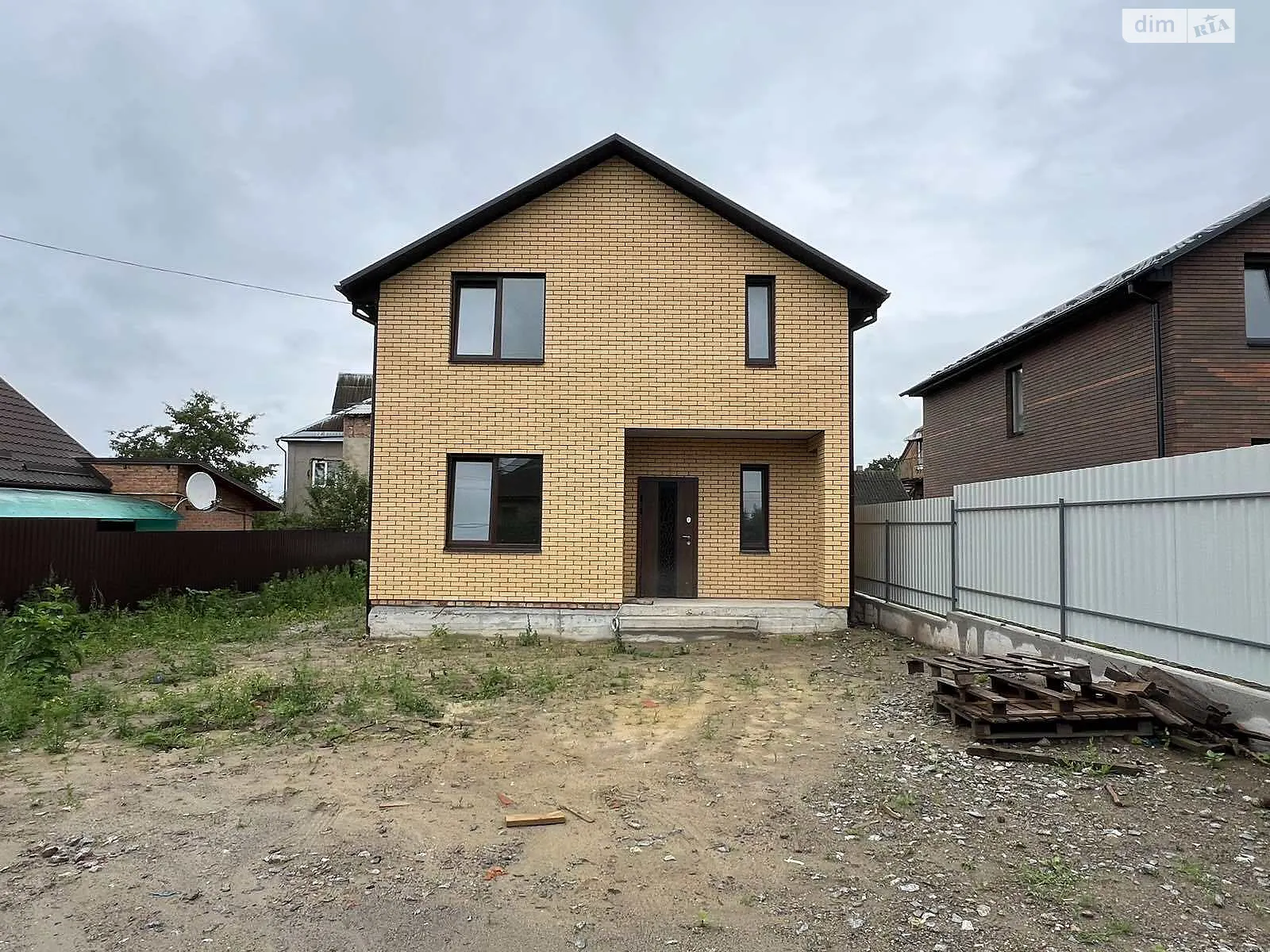 Продается дом на 2 этажа 120 кв. м с участком, цена: 130000 $ - фото 1