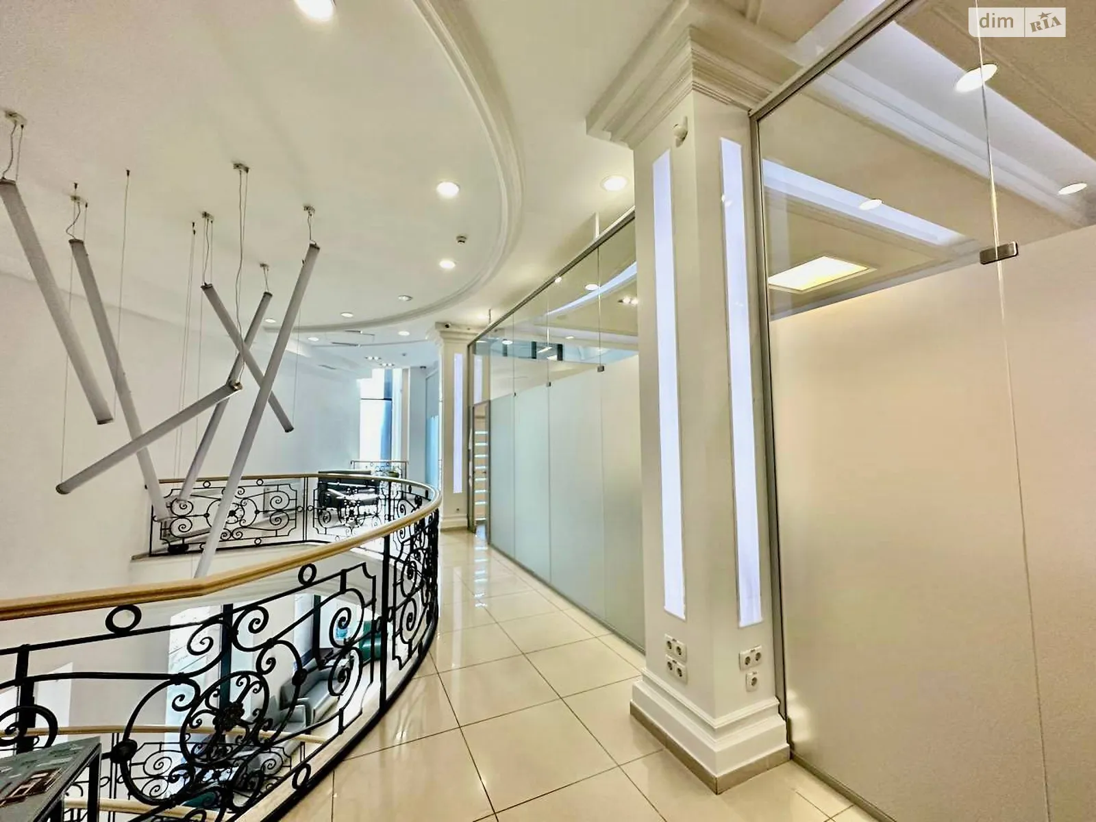 Сдается в аренду офис 800 кв. м в бизнес-центре, цена: 280000 грн - фото 1