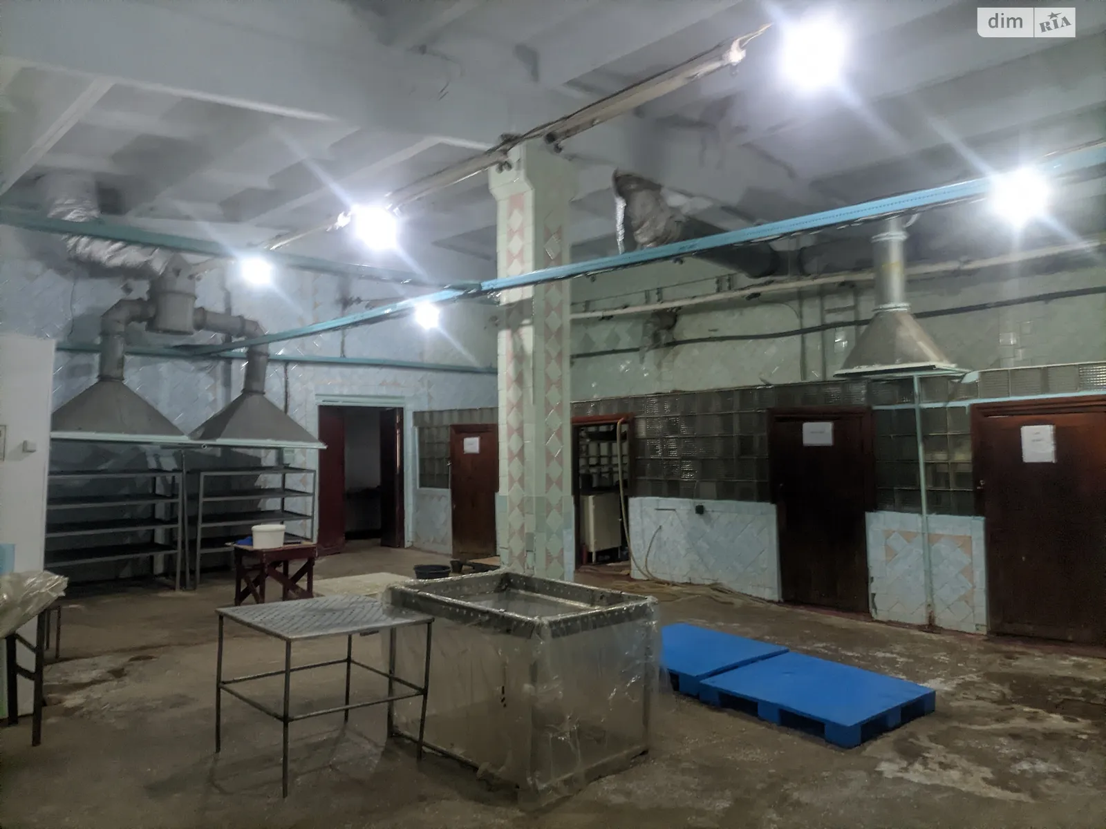 Продается помещения свободного назначения 1120 кв. м в 1-этажном здании, цена: 330000 $ - фото 1