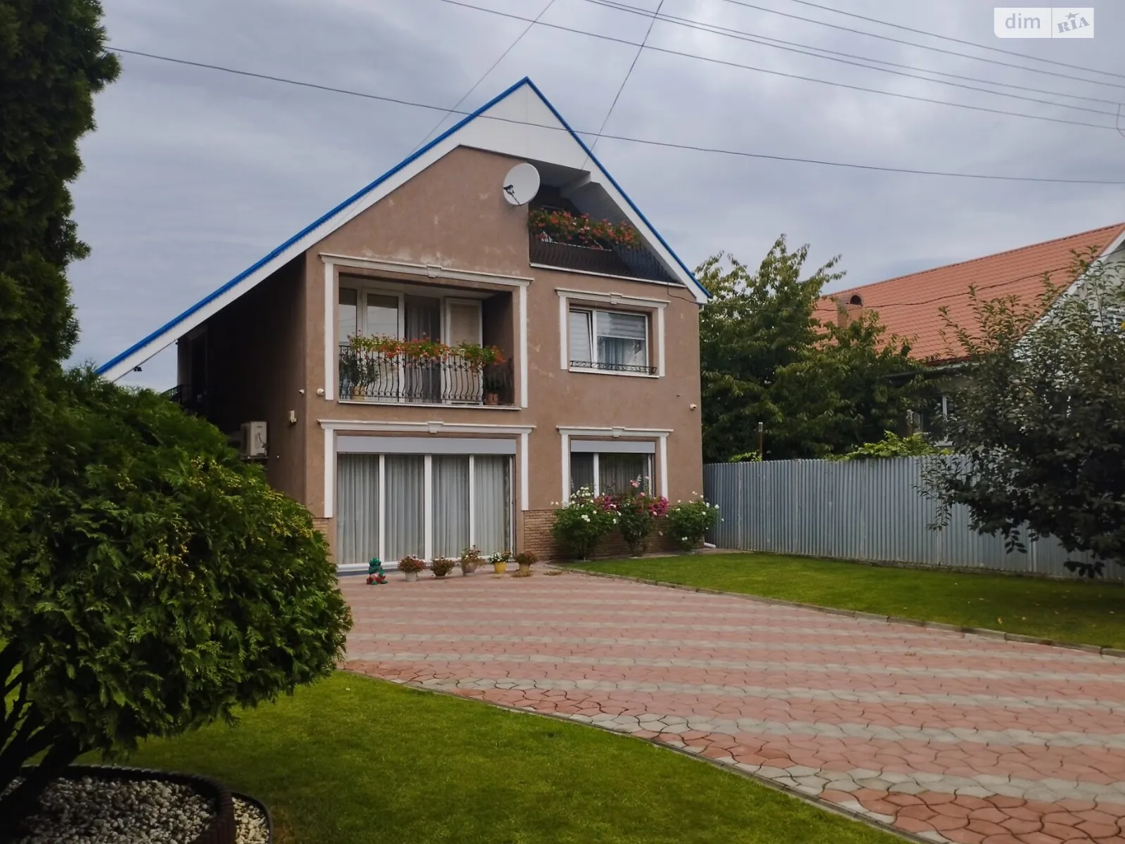 Продается дом на 2 этажа 160 кв. м с камином, цена: 250000 $ - фото 1